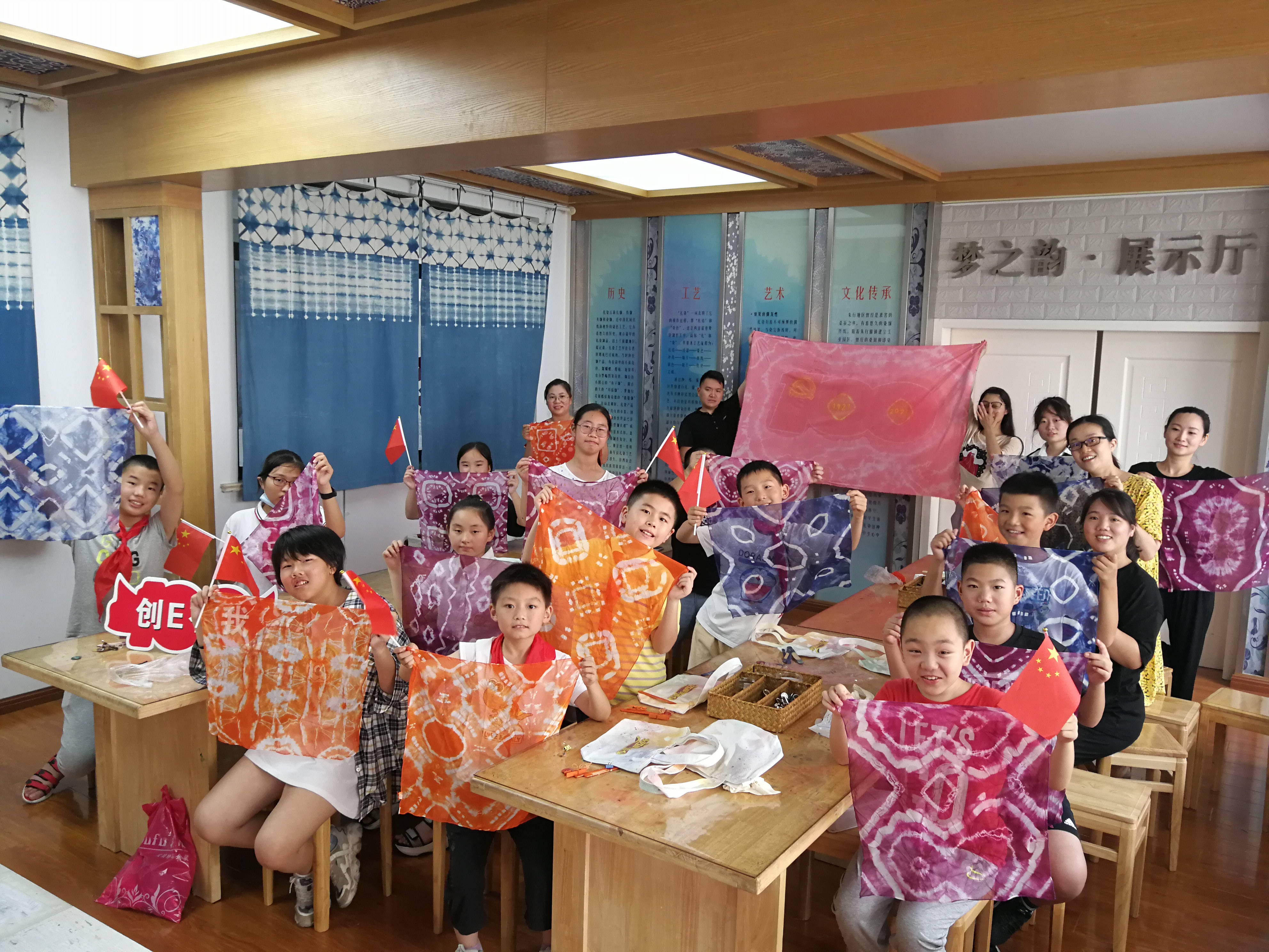 3.21-7 美术教室 扎染活动.jpg